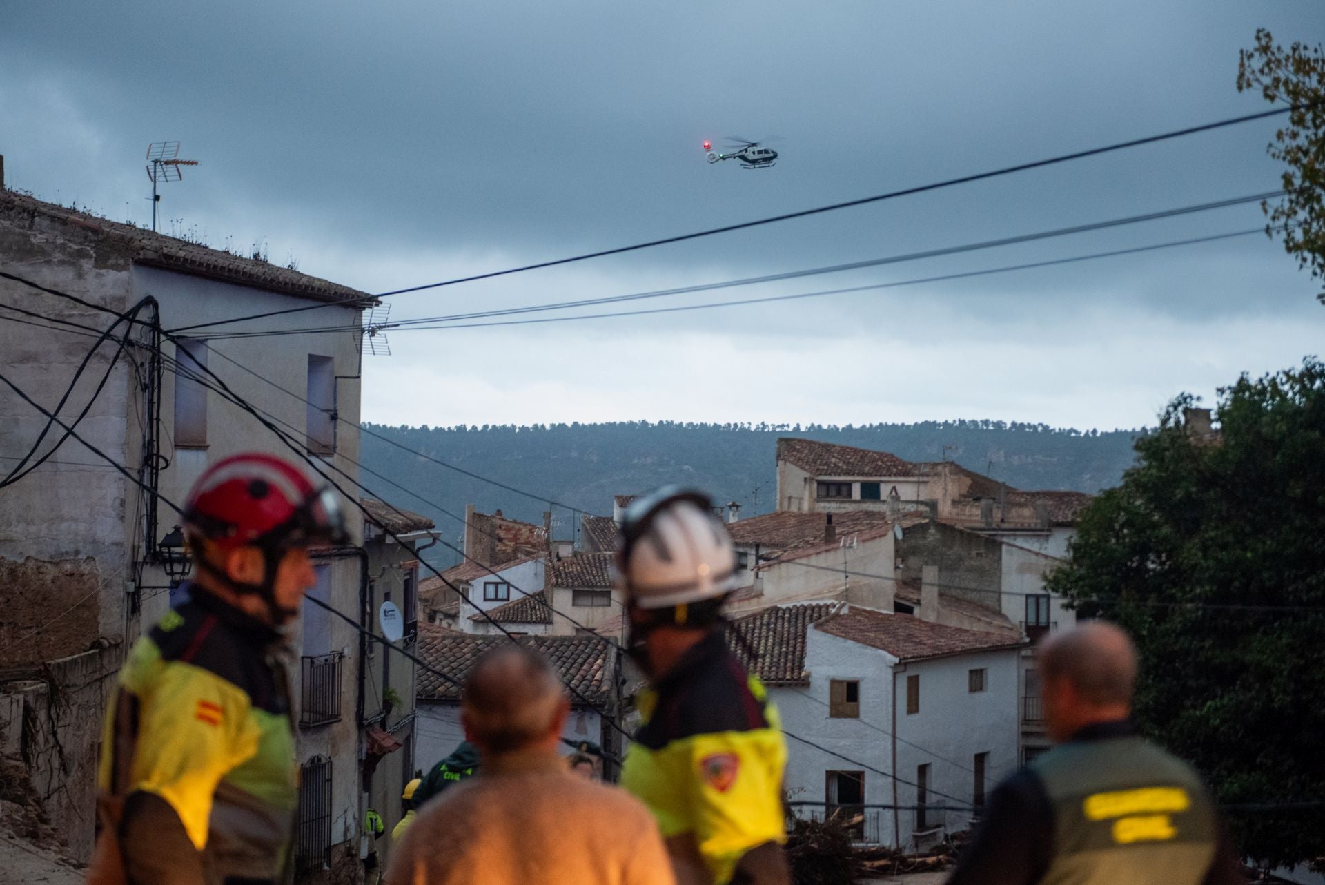 Los servicios de emergencia trabajan en en Letur, Albacete.