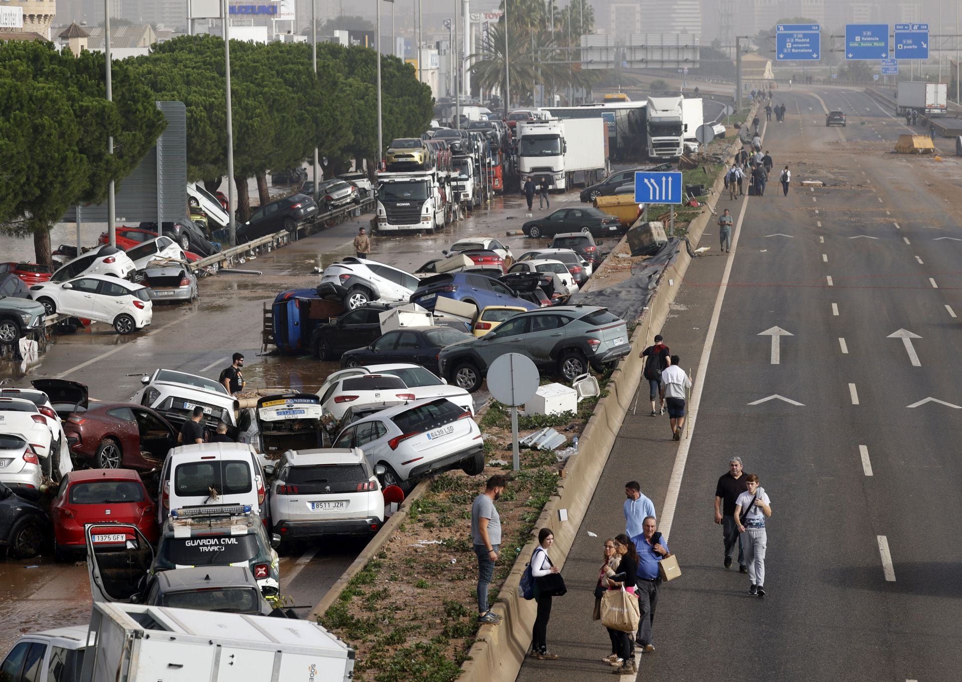 Coches destrozados en Sedavi, en la zona de Horta Sud.