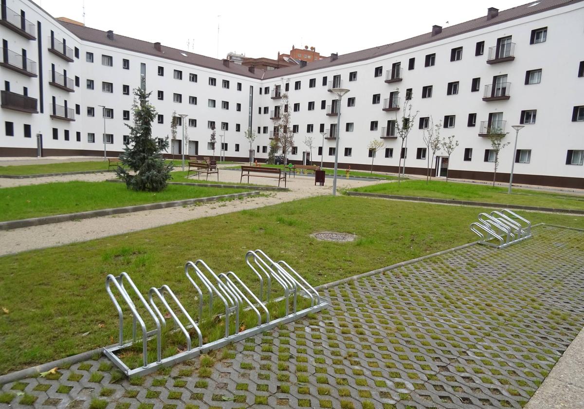 Así luce la nueva Plaza del coronel Manuel López Muñoz sin la valla del antiguo cuartel