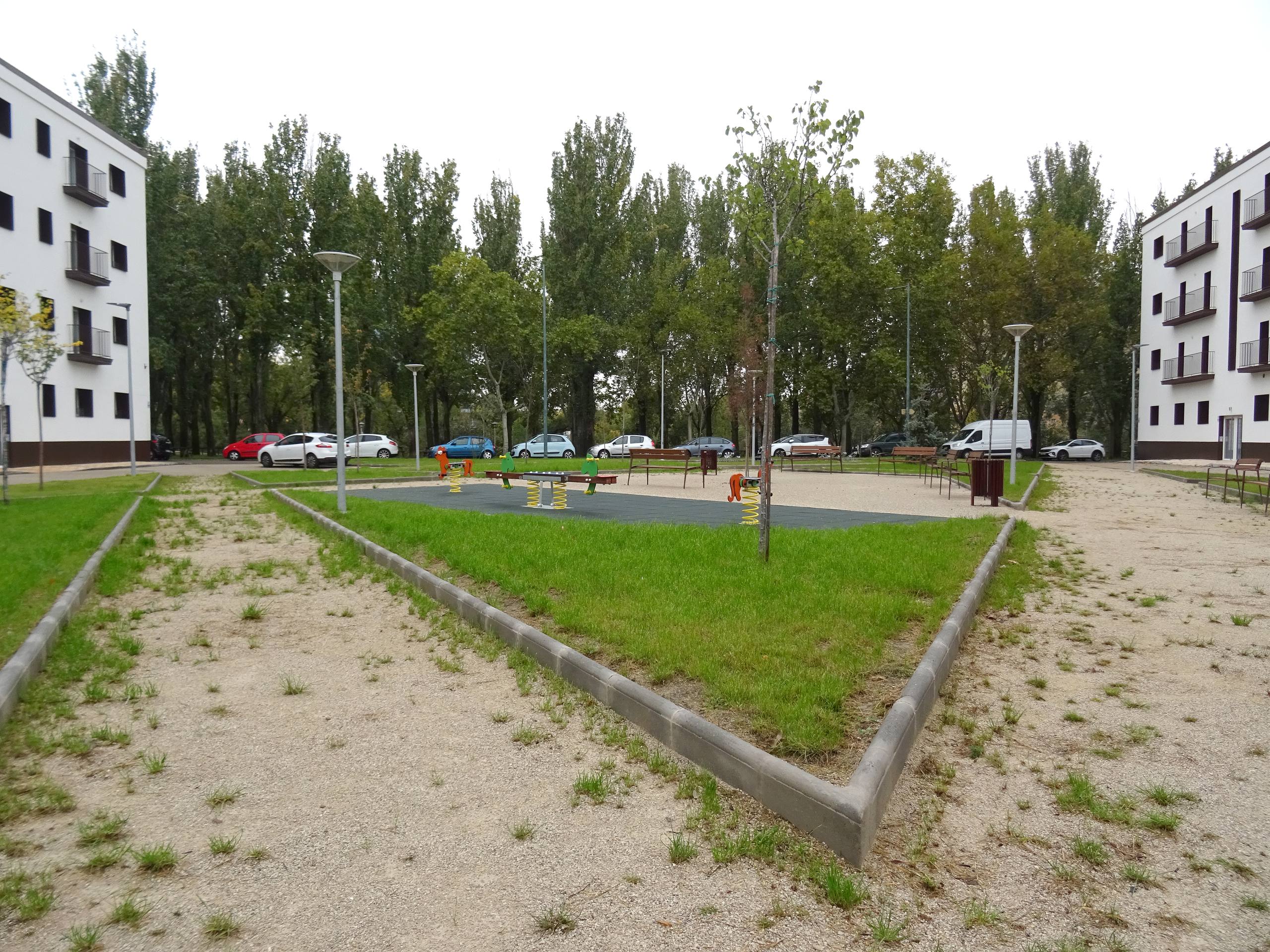 Así luce la nueva Plaza del coronel Manuel López Muñoz sin la valla del antiguo cuartel