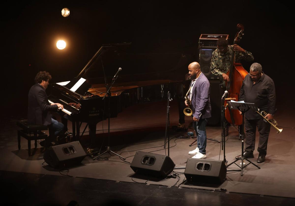 Cuarteto formado el saxo tenor de Carlos Miyares, el contrabajo de Reiner Elizarde 'El Negrón', la trompeta de Manuel Machado y los percusionismos de Ramón González Horta 'El León