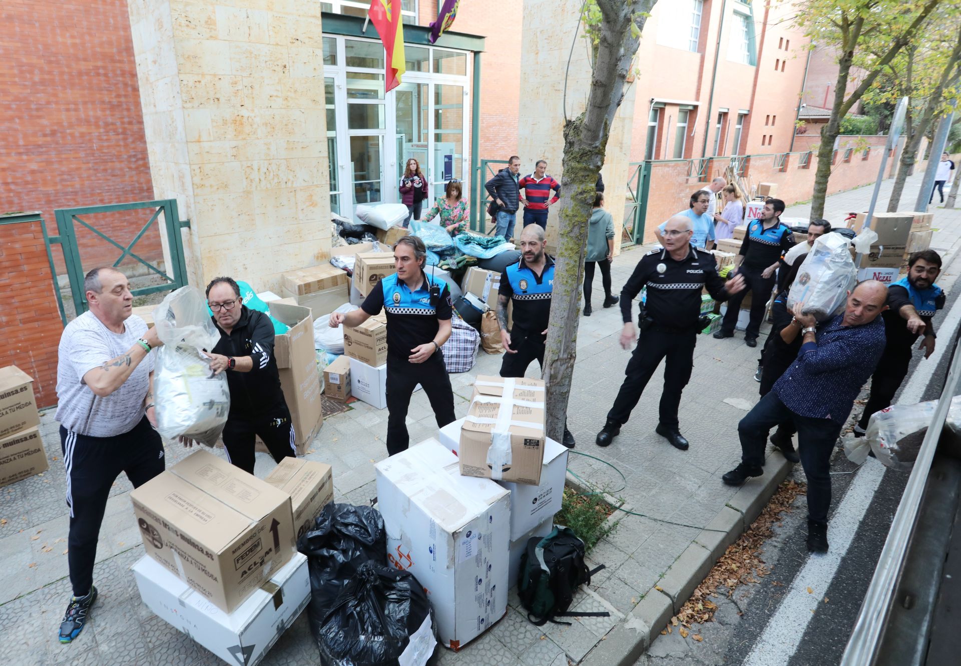 Carga del primer camión de ayuda desde Palencia a Valencia