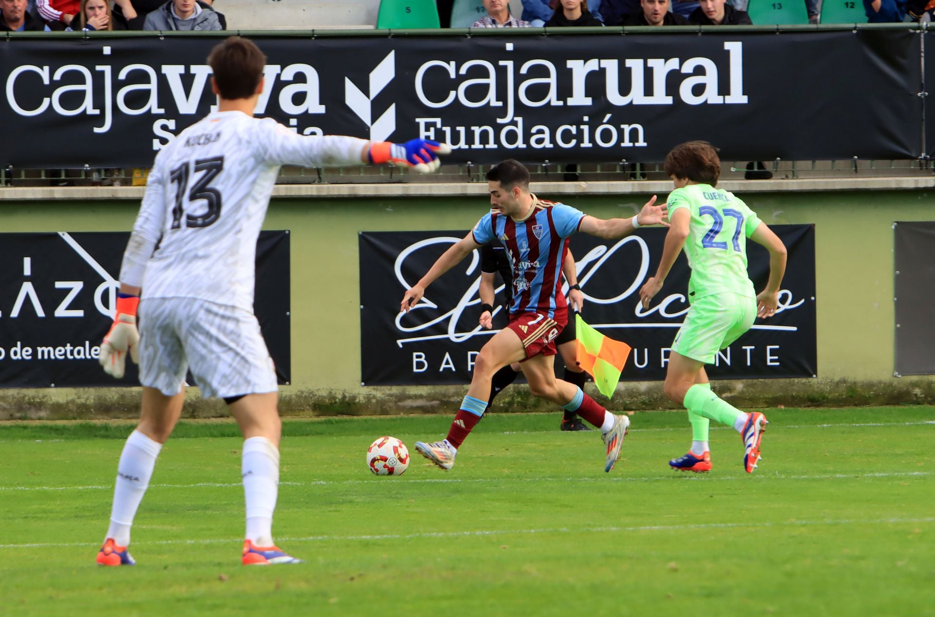 Fotos del empate de la Segoviana ante el Barcelona B