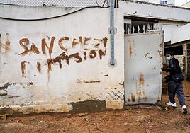 Pintada de protesta contra Sánchez en Chiva.