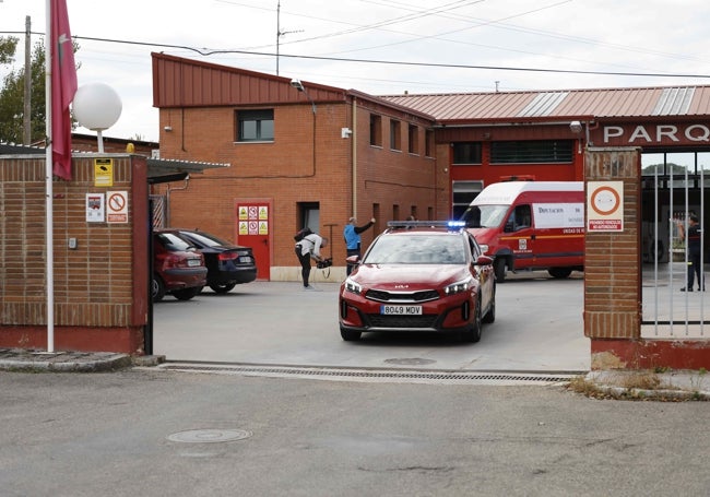 Salida del contingente del Parque de Bomberos de Peñafiel.