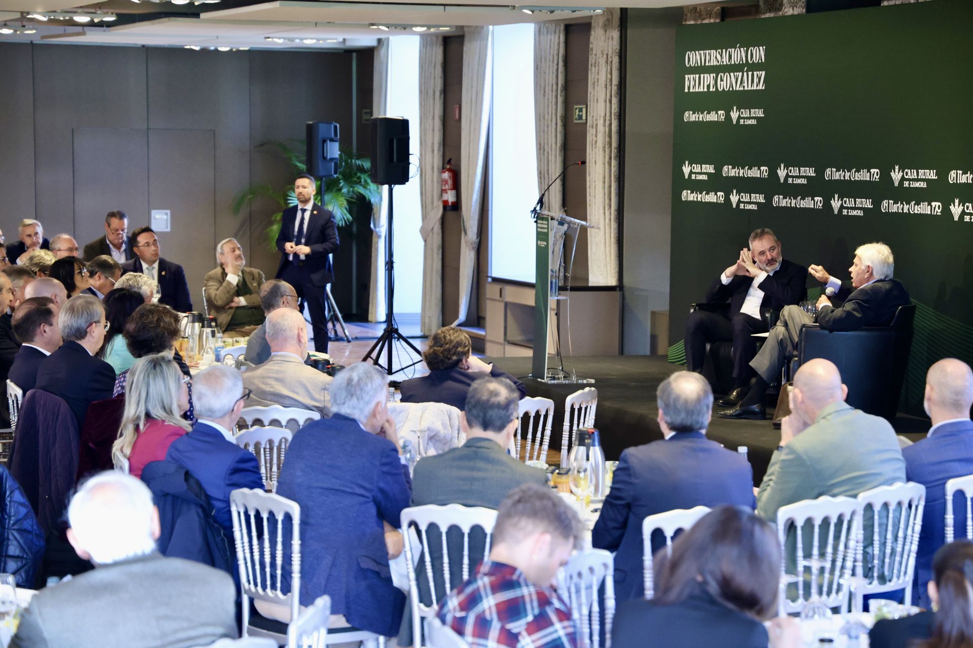 Las imágenes del encuentro con Felipe González organizado por El Norte de Castilla