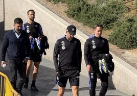 De izquierda a derecha, Bruno Mazziotti, Gonzalo Álvarez, Paulo Pezzolano y Matías Filippini al término de la reunión mantenida en los Campos Anexos.