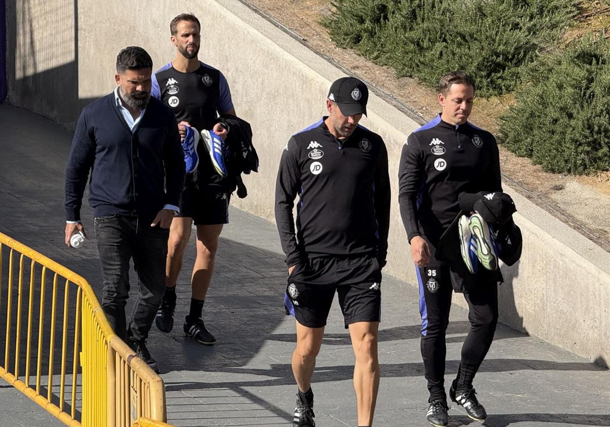 De izquierda a derecha, Bruno Mazziotti, Gonzalo Álvarez, Paulo Pezzolano y Matías Filippini al término de la reunión mantenida en los Campos Anexos.