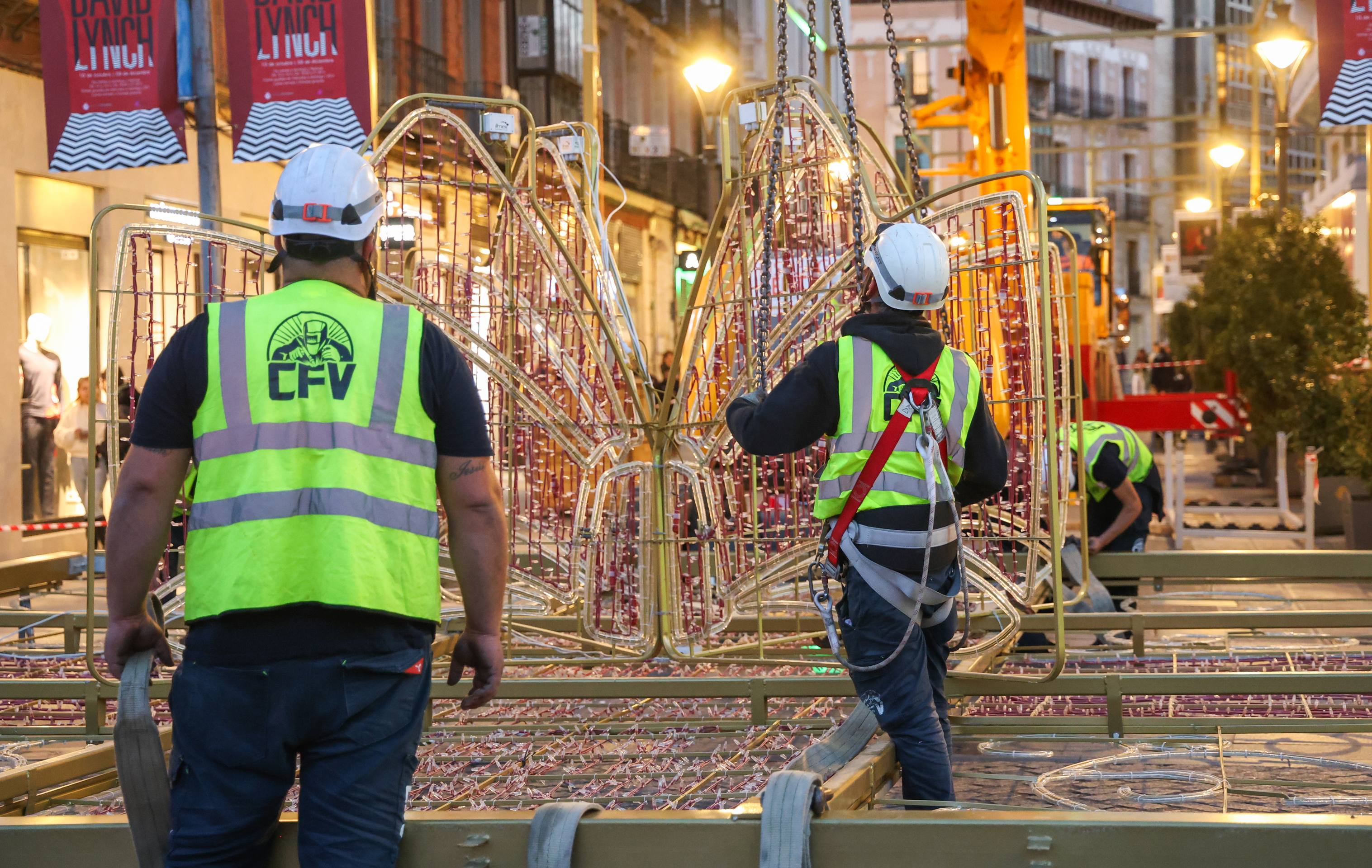 Fotos: las luces de Navidad asoman en el centro de Valladolid