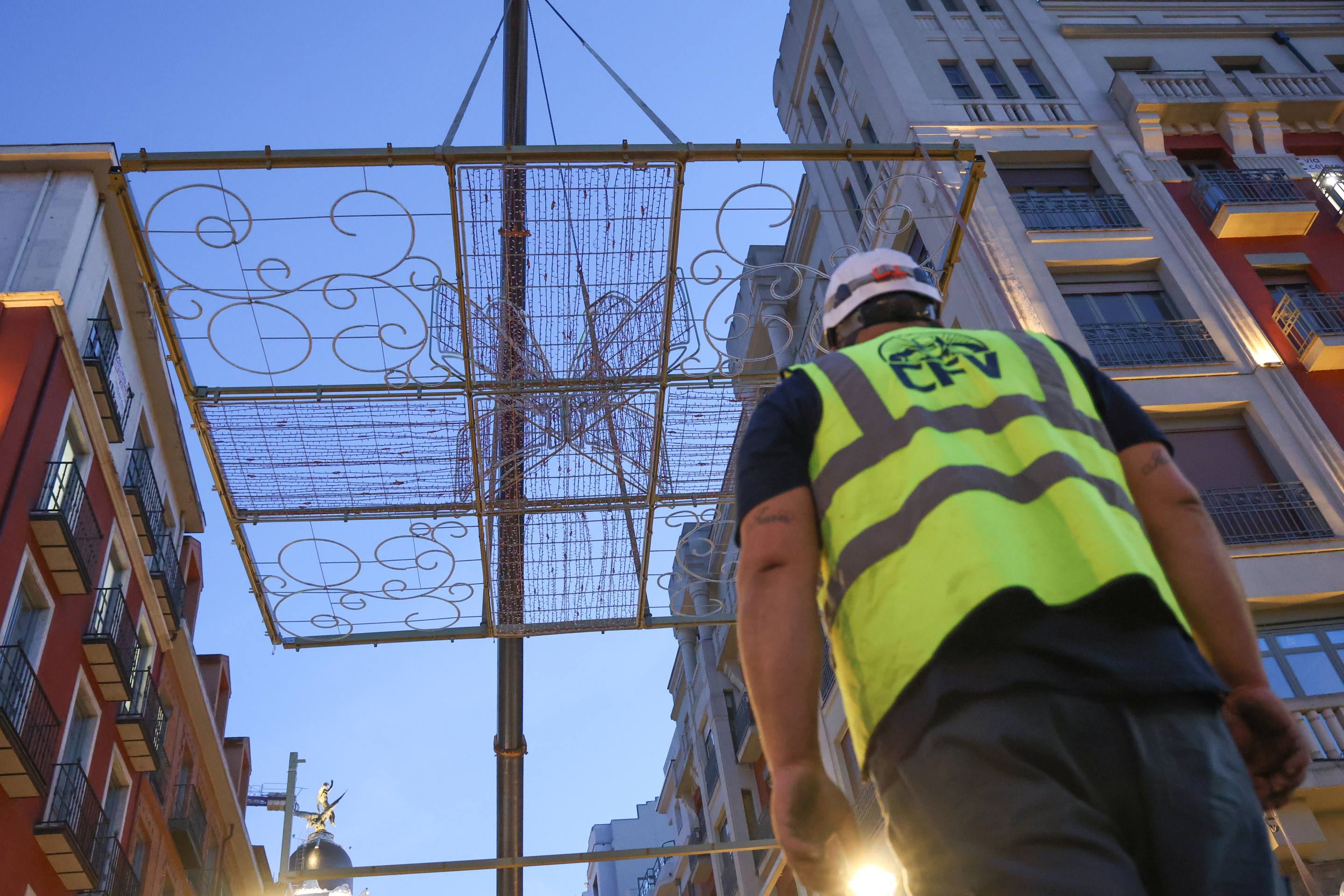 Fotos: las luces de Navidad asoman en el centro de Valladolid