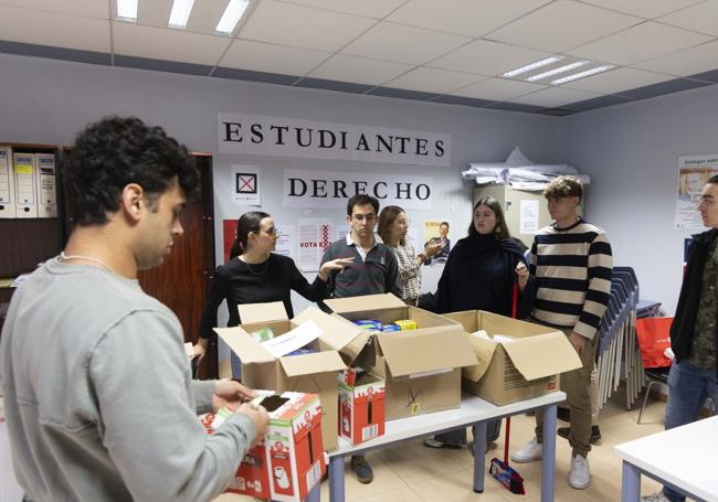 Recogida de alimentos en la facultad de Derecho, a cargo de Estudiantes x la UVA.