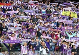 Aficionados del Real Valladolid, en el estadio José Zorrilla.