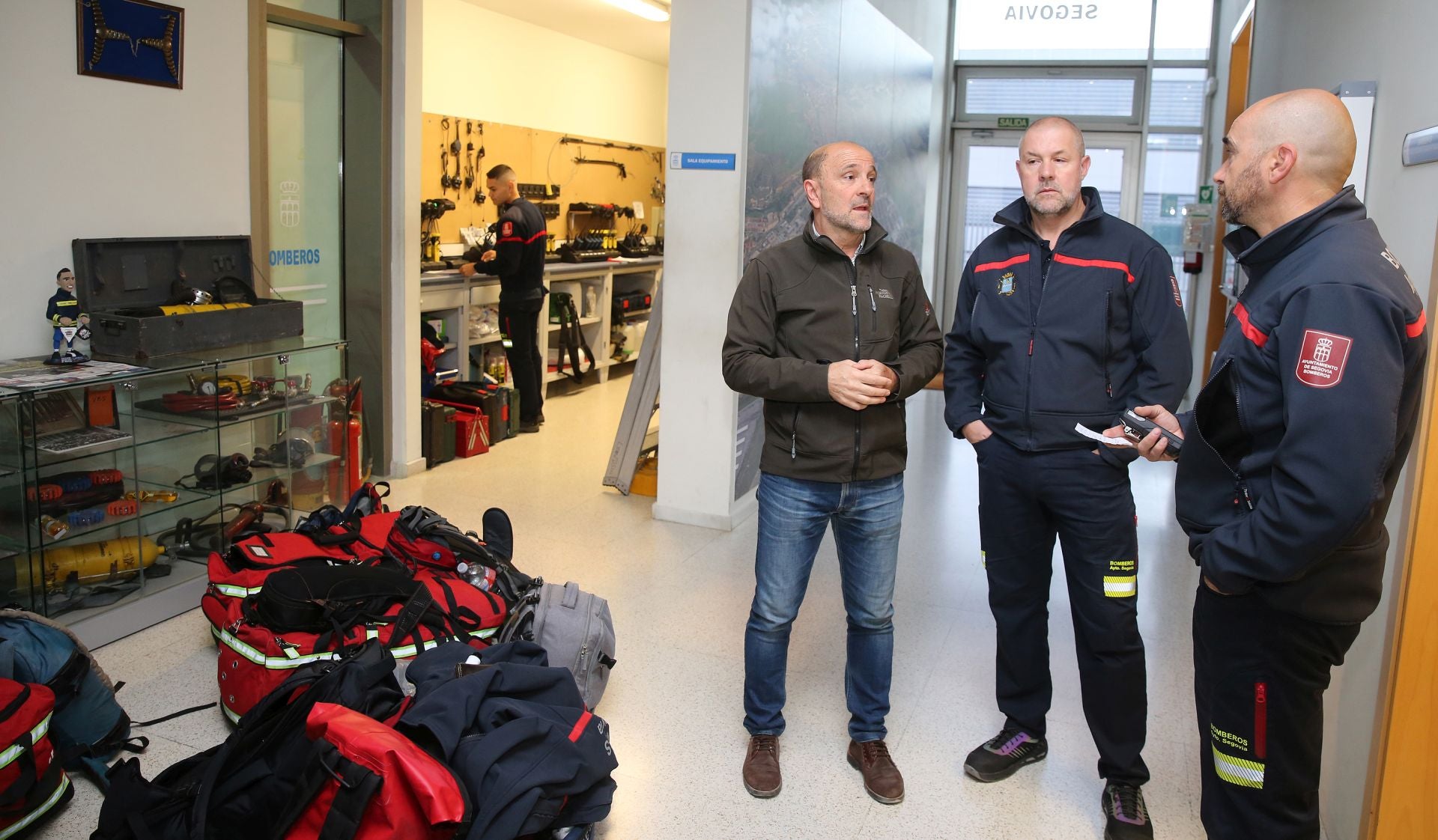 Un nuevo equipo de bomberos de Segovia parte para Valencia