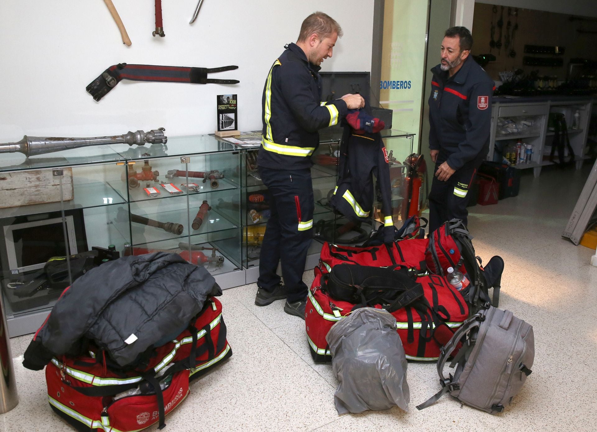 Un nuevo equipo de bomberos de Segovia parte para Valencia