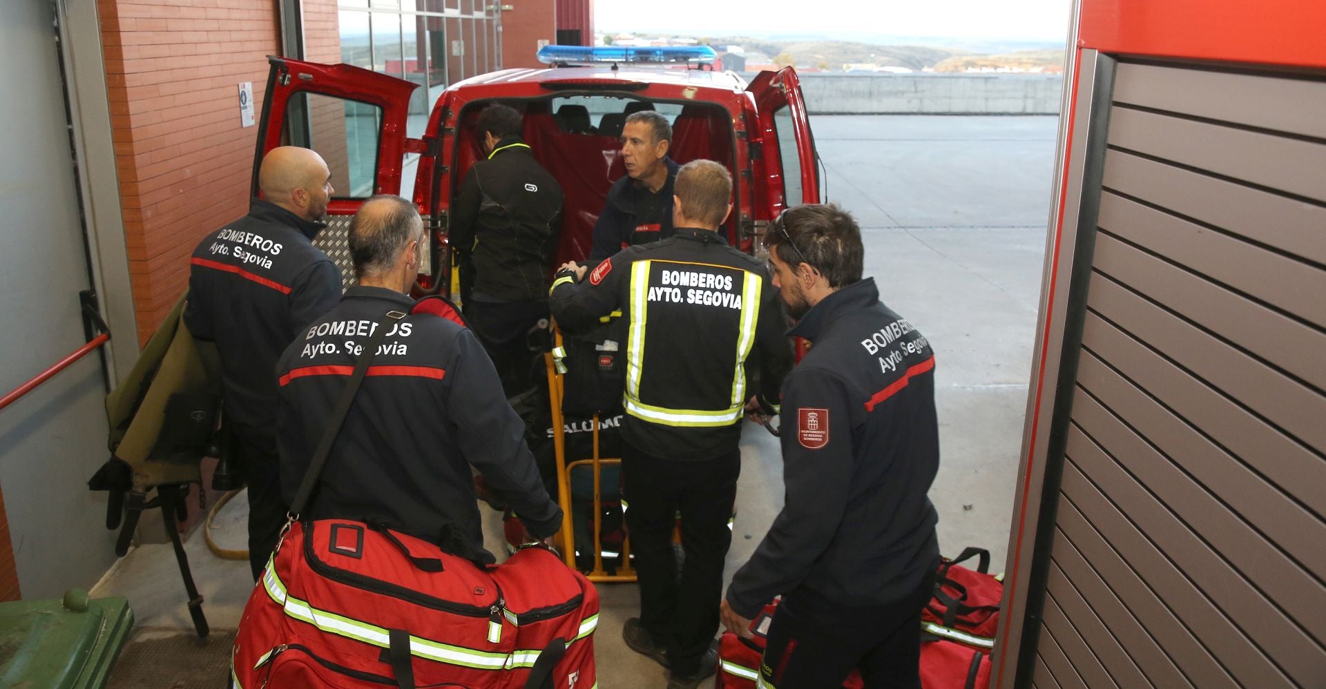 Un nuevo equipo de bomberos de Segovia parte para Valencia