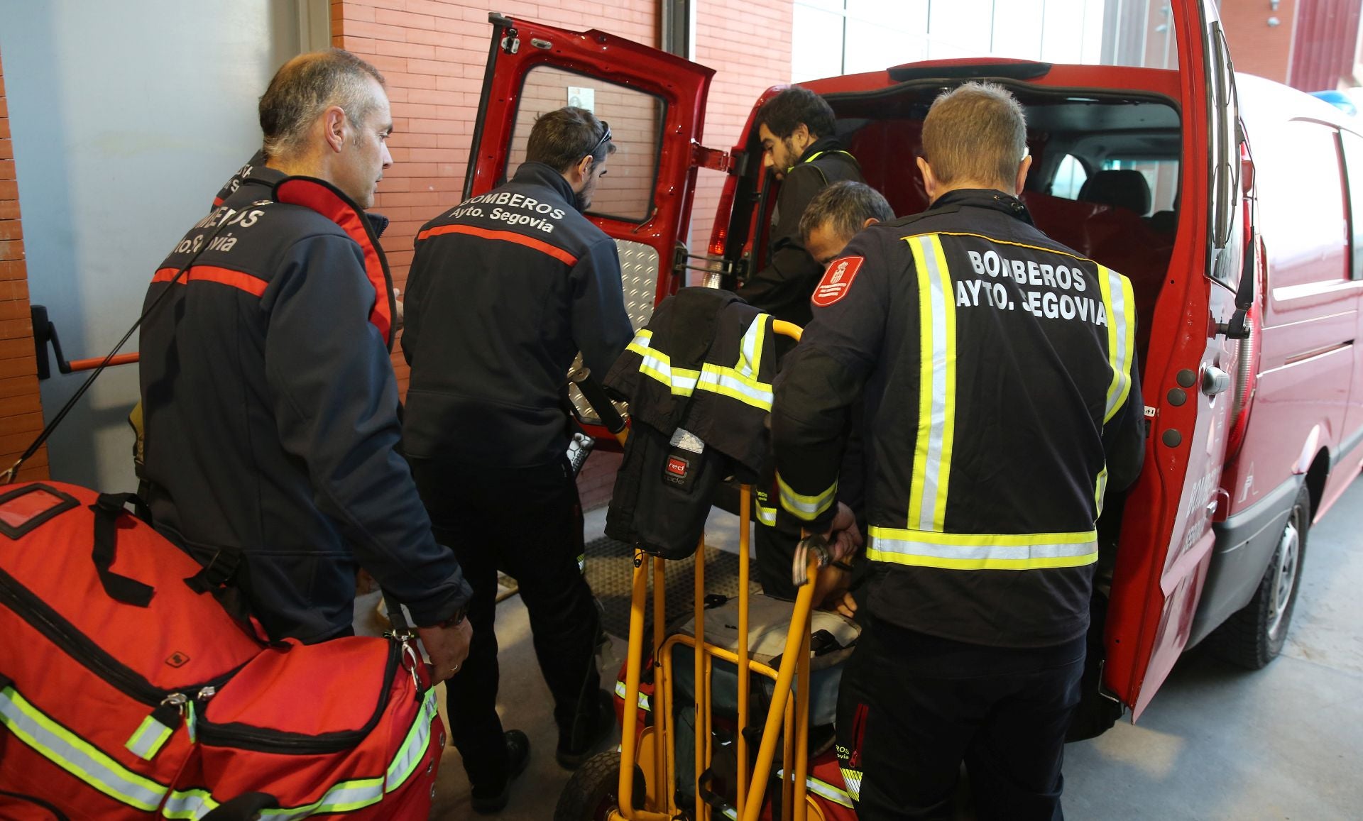 Un nuevo equipo de bomberos de Segovia parte para Valencia