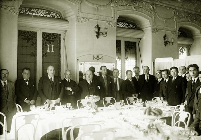 Interior del Hotel de France en una celebración en 1935.