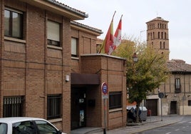 Entrada a las oficinas del Servicio Territorial de Agricultura de la Junta en Segovia, en el barrio de San Lorenzo.