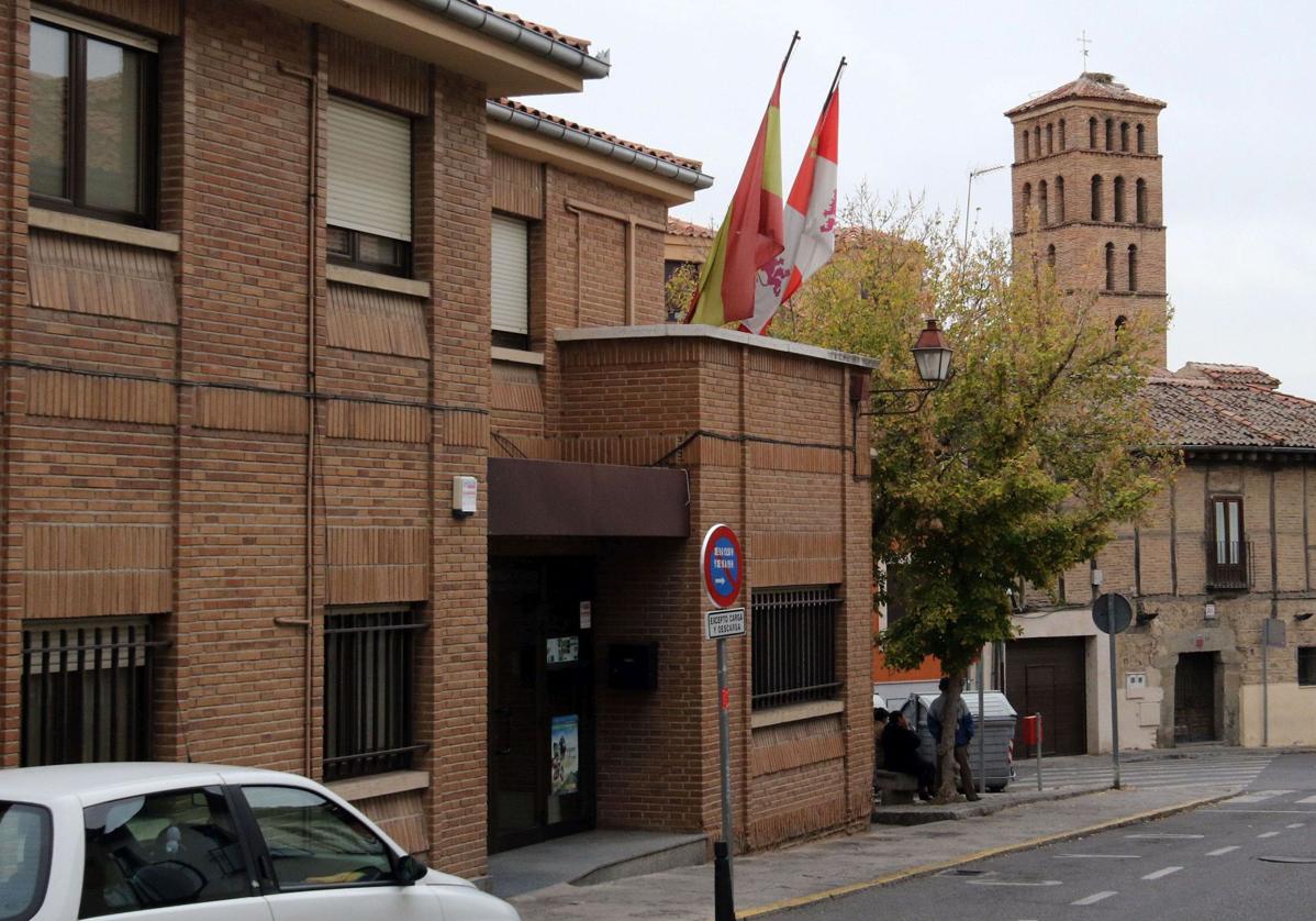 Entrada a las oficinas del Servicio Territorial de Agricultura de la Junta en Segovia, en el barrio de San Lorenzo.