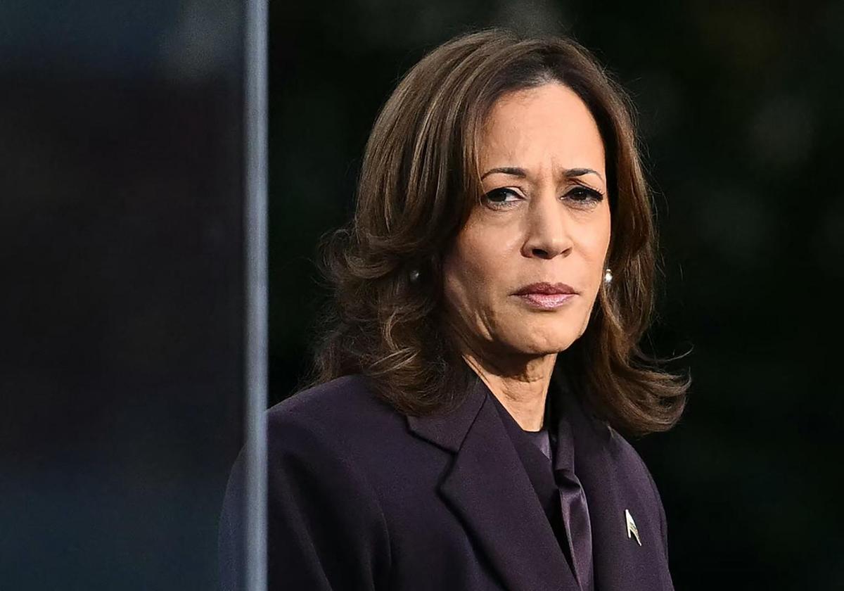 Kamala Harris, con gesto serio, tras perder las elecciones en Estados Unidos.