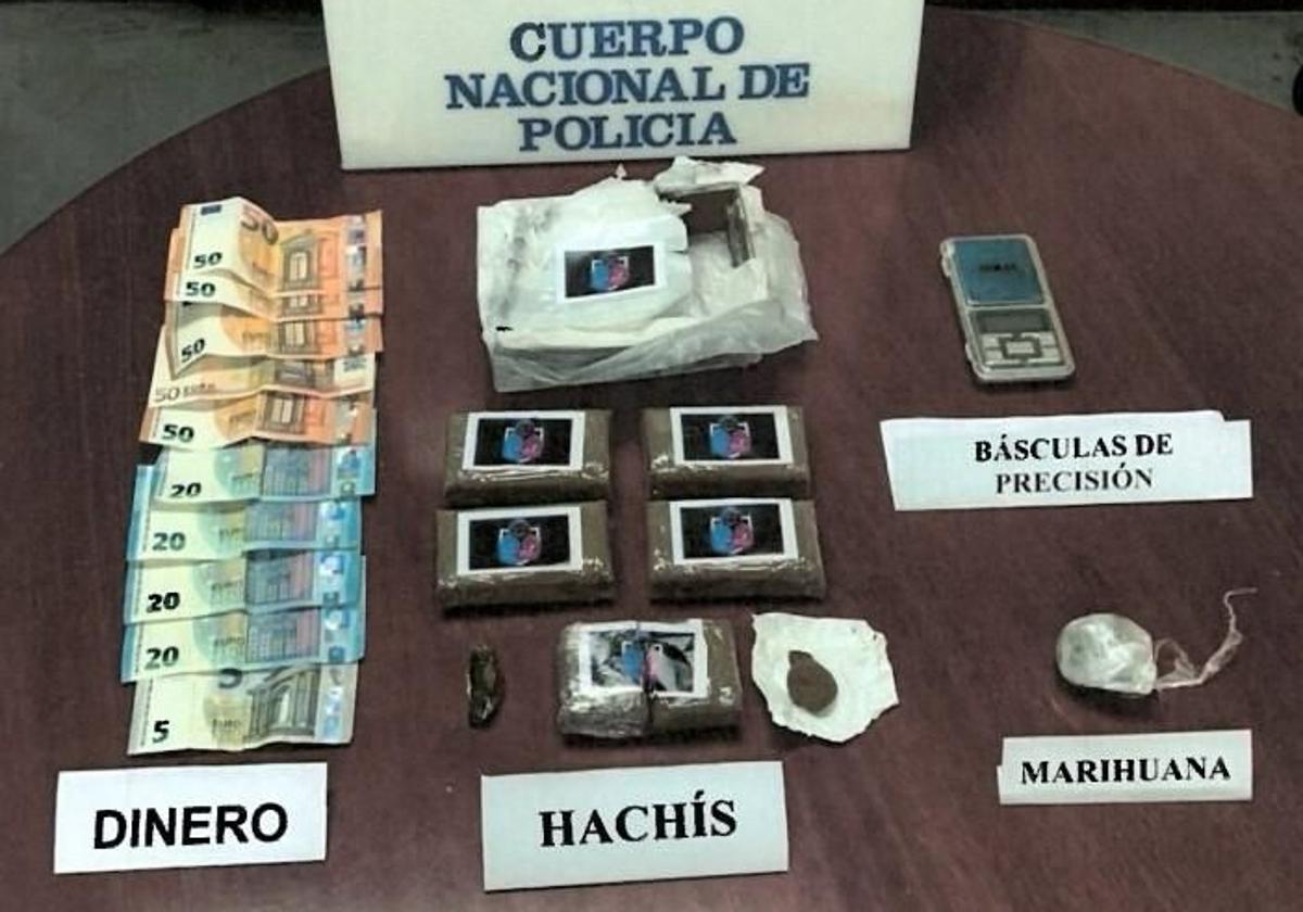 Droga, dinero y efectos intervenidos a los detenidos.