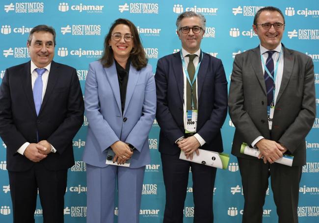 Rafael Saez (Itacyl), María González Corral (consejera) y Jesús Ángel Acebes Palenzuela y Manuel Laínez Andrés (Cajamar).