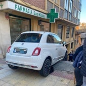 Rescatada una conductora tras confundir unas escaleras con el acceso a un parking