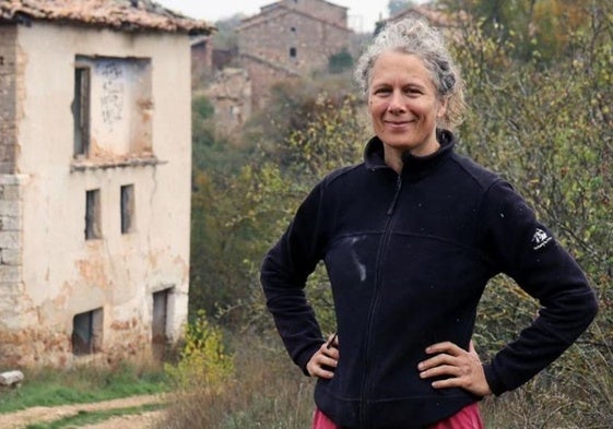 Maaike Geurts, la neerlandesa que ha «comprado» Bárcena de Bureba, un pueblo abandonado de Burgos.