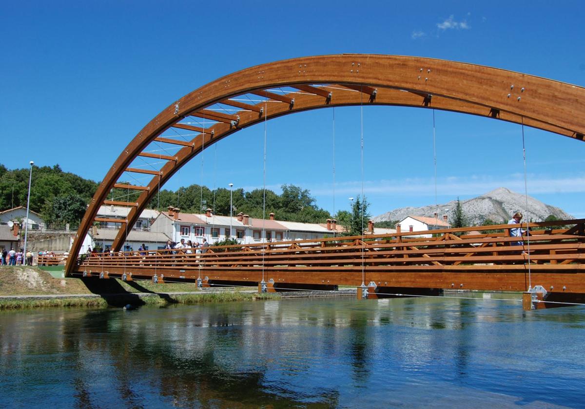 Imagen de la pasarela de Velilla del Río Carrión.