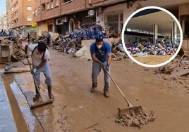 Marcos Casado y su hijo Unai retiran barro de una calle. En el círculo, bolsas y cajas apiladas en una gasolinera.