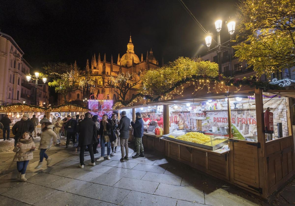 Casetas del mercadillo navideño de 2022, el último que tuvo lugar en la Plaza Mayor.