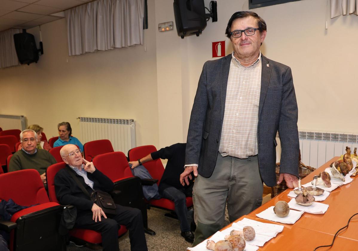 Juan Andrés Oria de Rueda, en la conferencia en el Centro Social La Puebla.