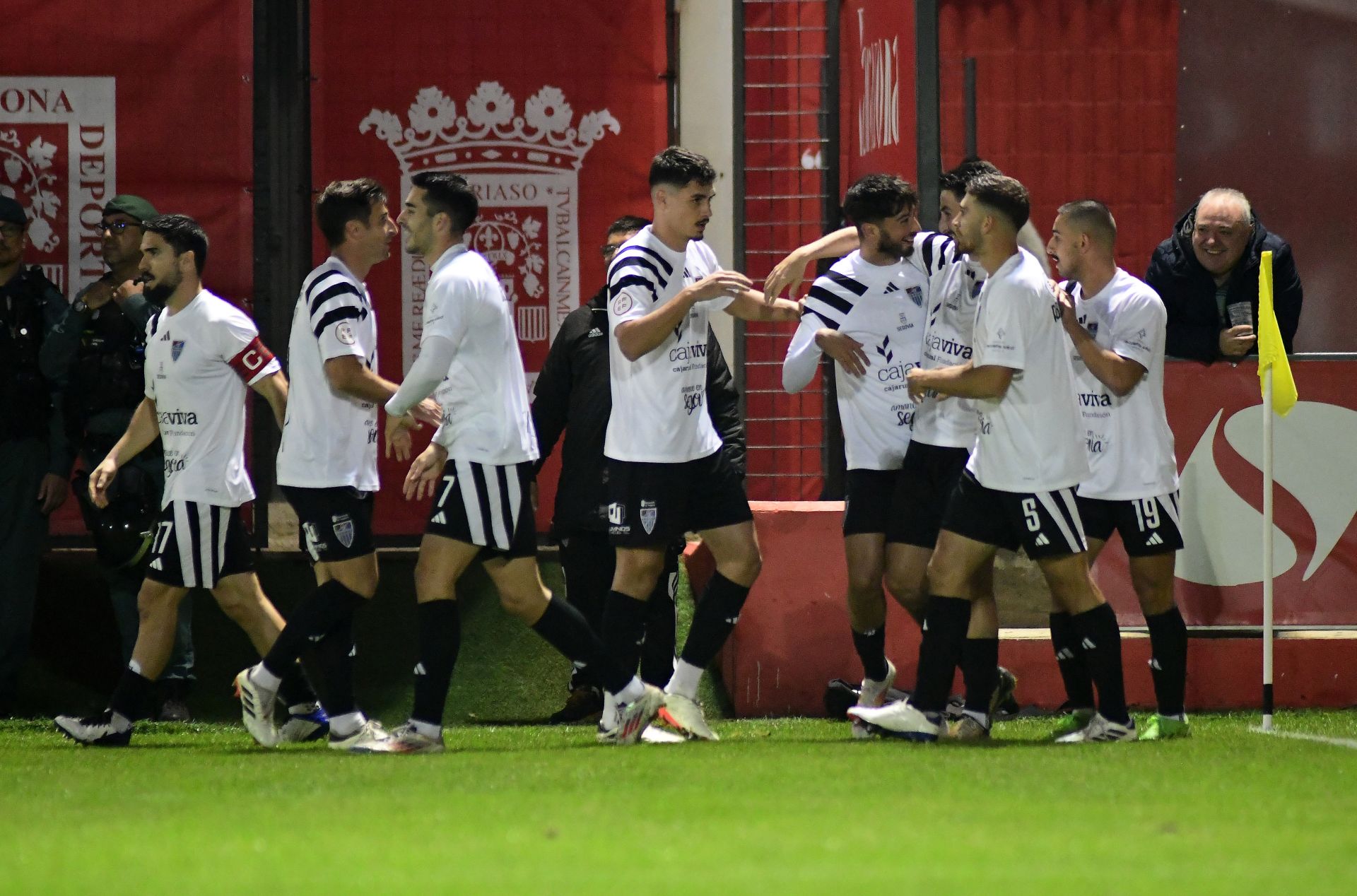 Celebración del gol de la Gimnástica Segoviana en Tarazona.