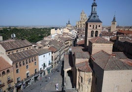 Vista parcial del recinto amurallado de Segovia.