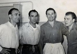 Di Stéfano, Zarra, Wilkes y Kubala fotografiados el día del homenaje al ariete vizcaíno.