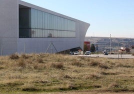 Vista de los terrenos que rodean el edificio CIDE, contemplado en el proyecto del CAT.