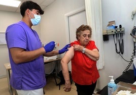 Vacunación en el centro de salud La Puebla.