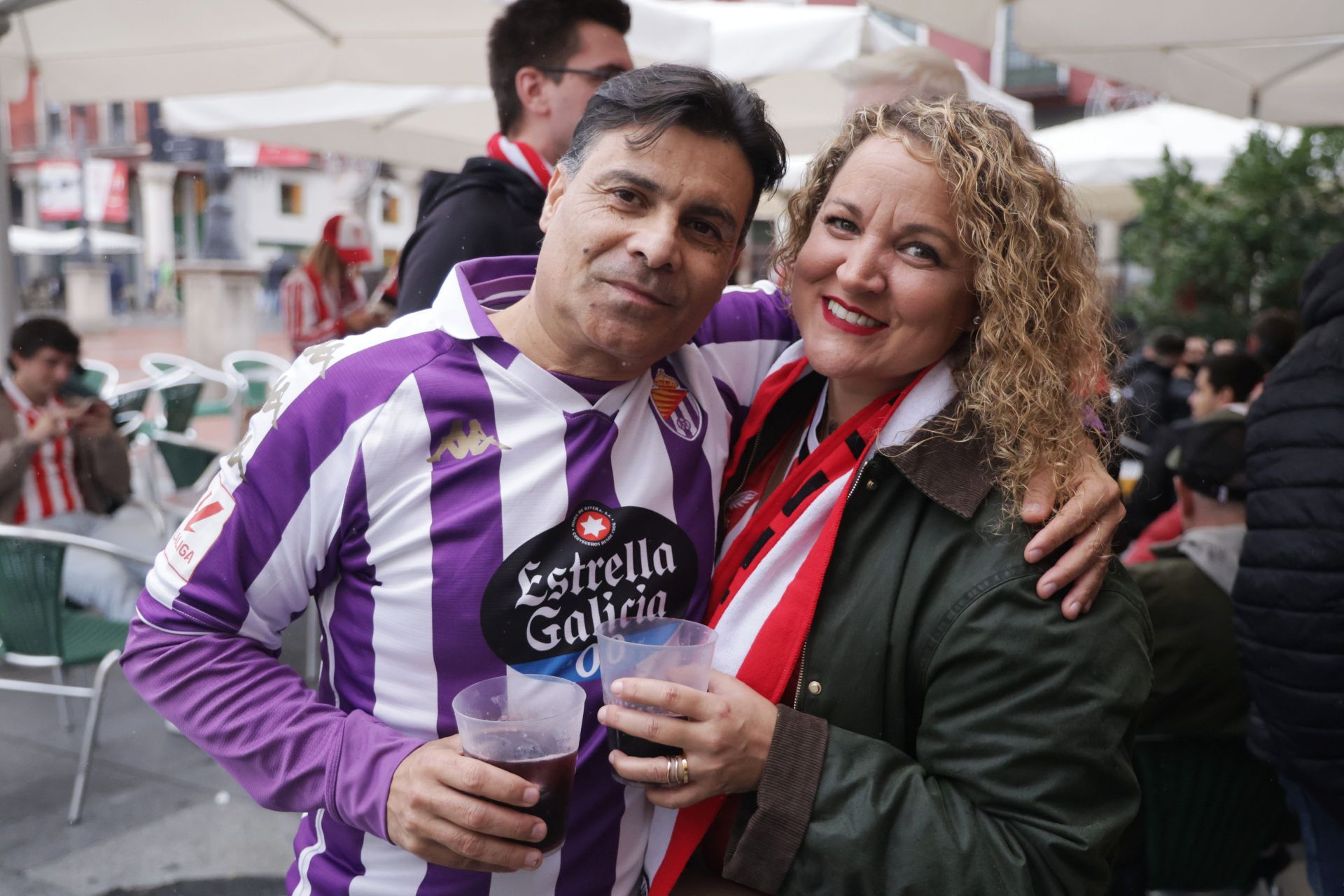 Los aficionados del Athletic de Bilbao disfrutan del ambiente vallisoletano