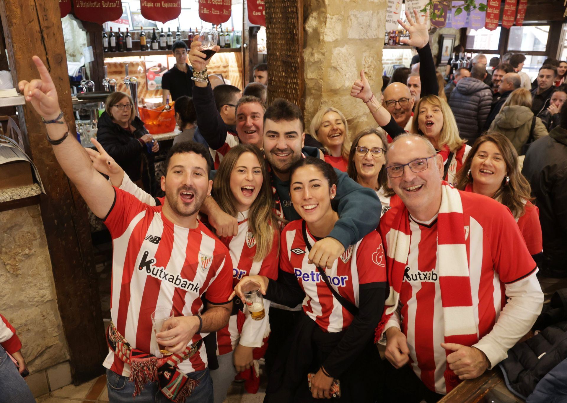 Los aficionados del Athletic de Bilbao disfrutan del ambiente vallisoletano