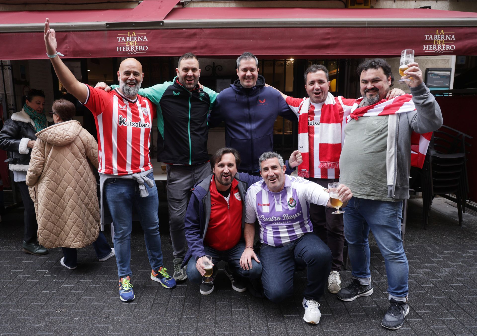 Los aficionados del Athletic de Bilbao disfrutan del ambiente vallisoletano