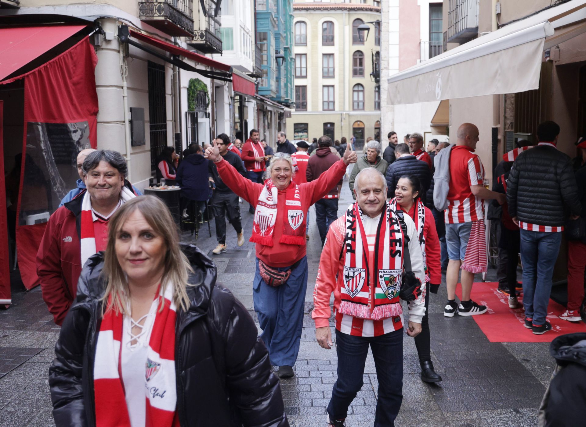 Los aficionados del Athletic de Bilbao disfrutan del ambiente vallisoletano