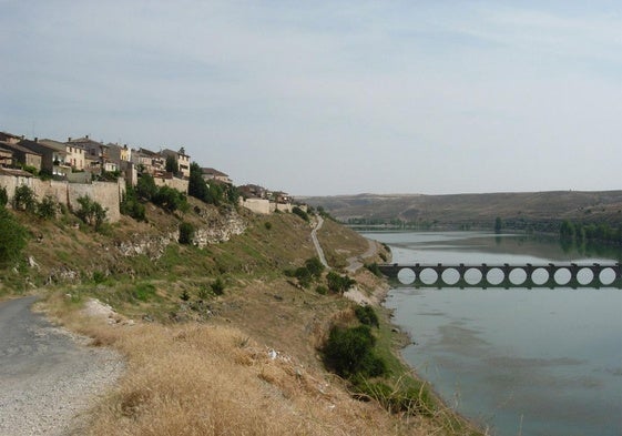 Vista del entorno del embalse de Linares del Arroyo en Maderuelo.