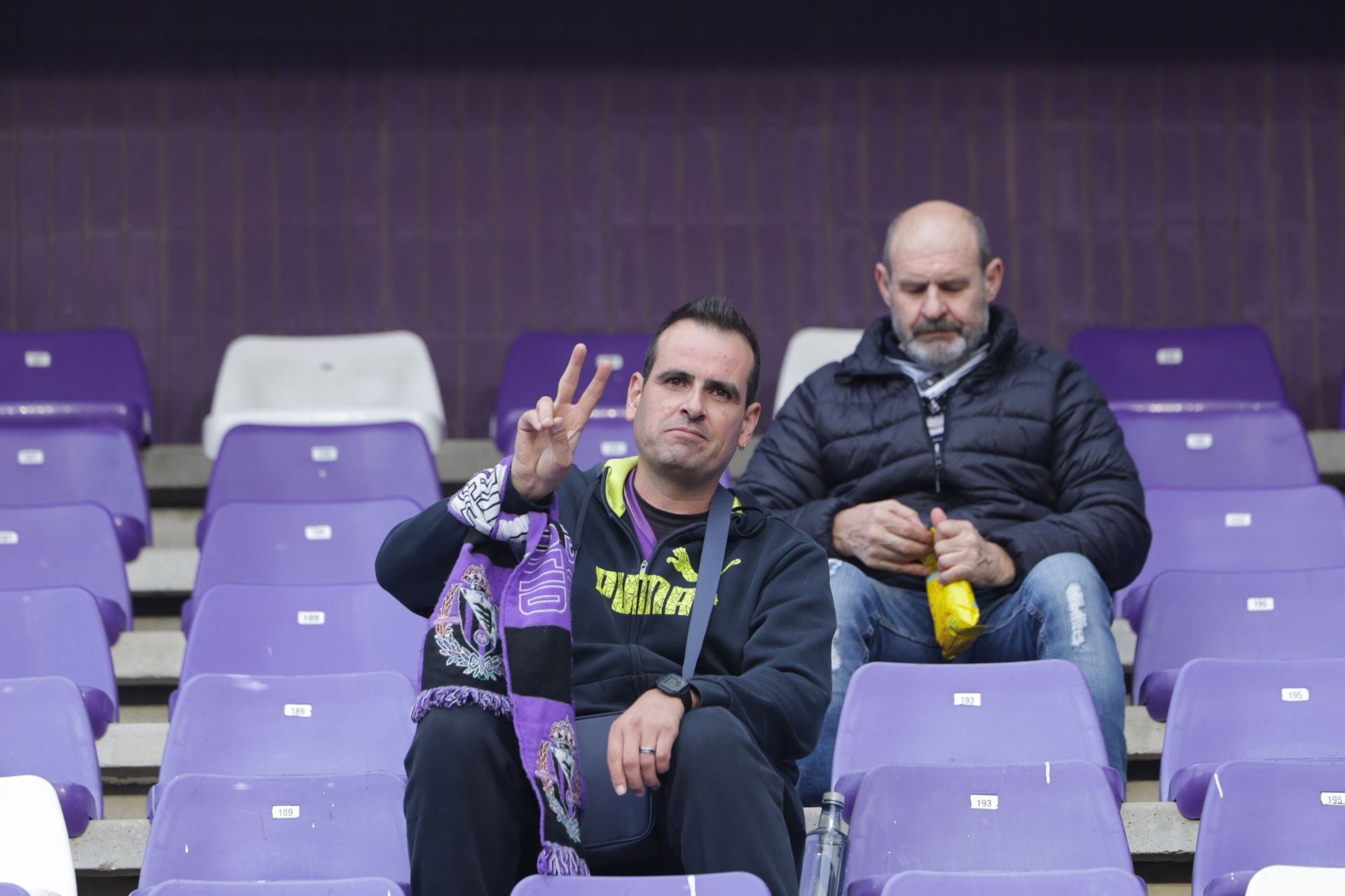 Búscate en la grada del estadio José Zorrilla (1/4)