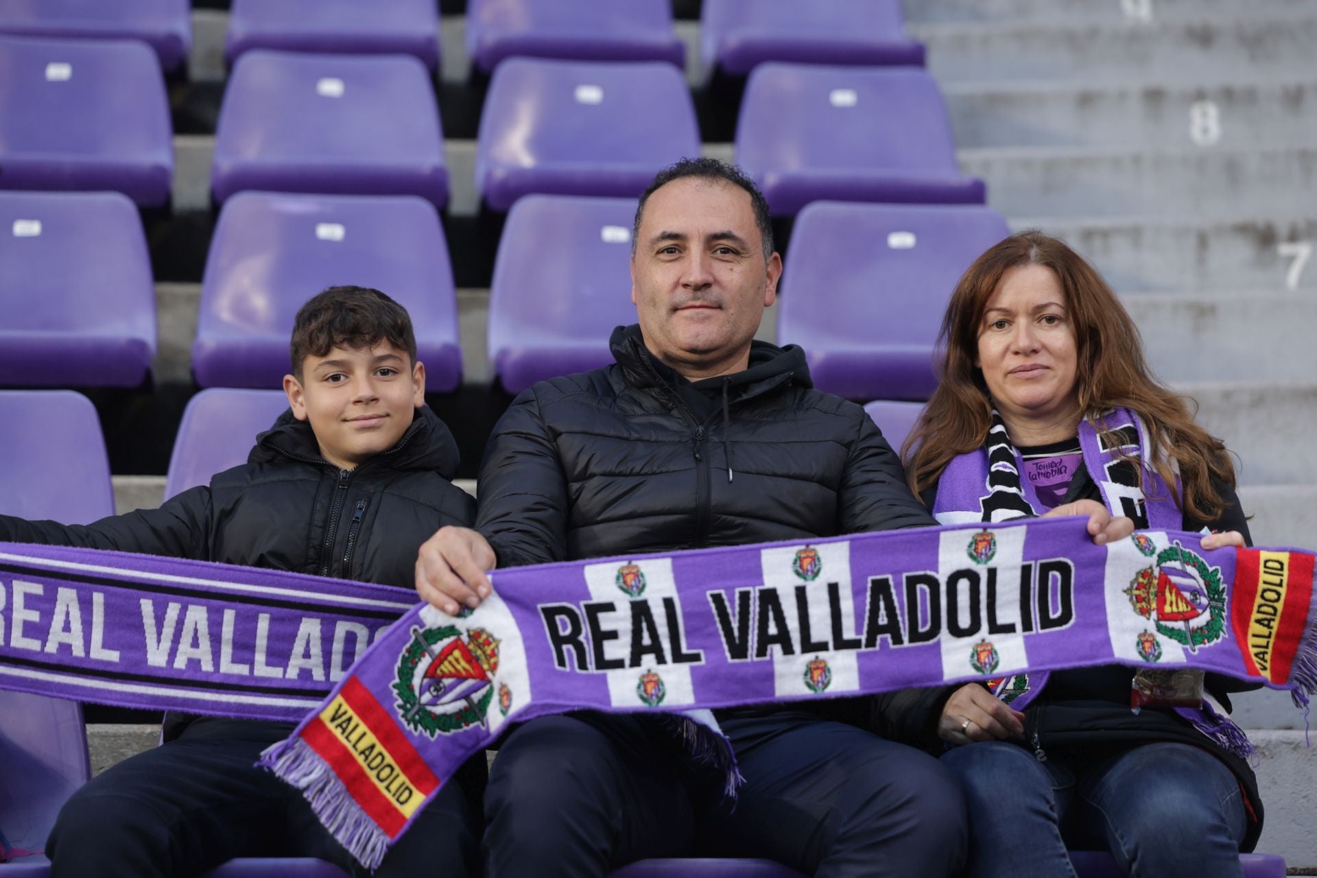 Búscate en la grada del estadio José Zorrilla (1/4)