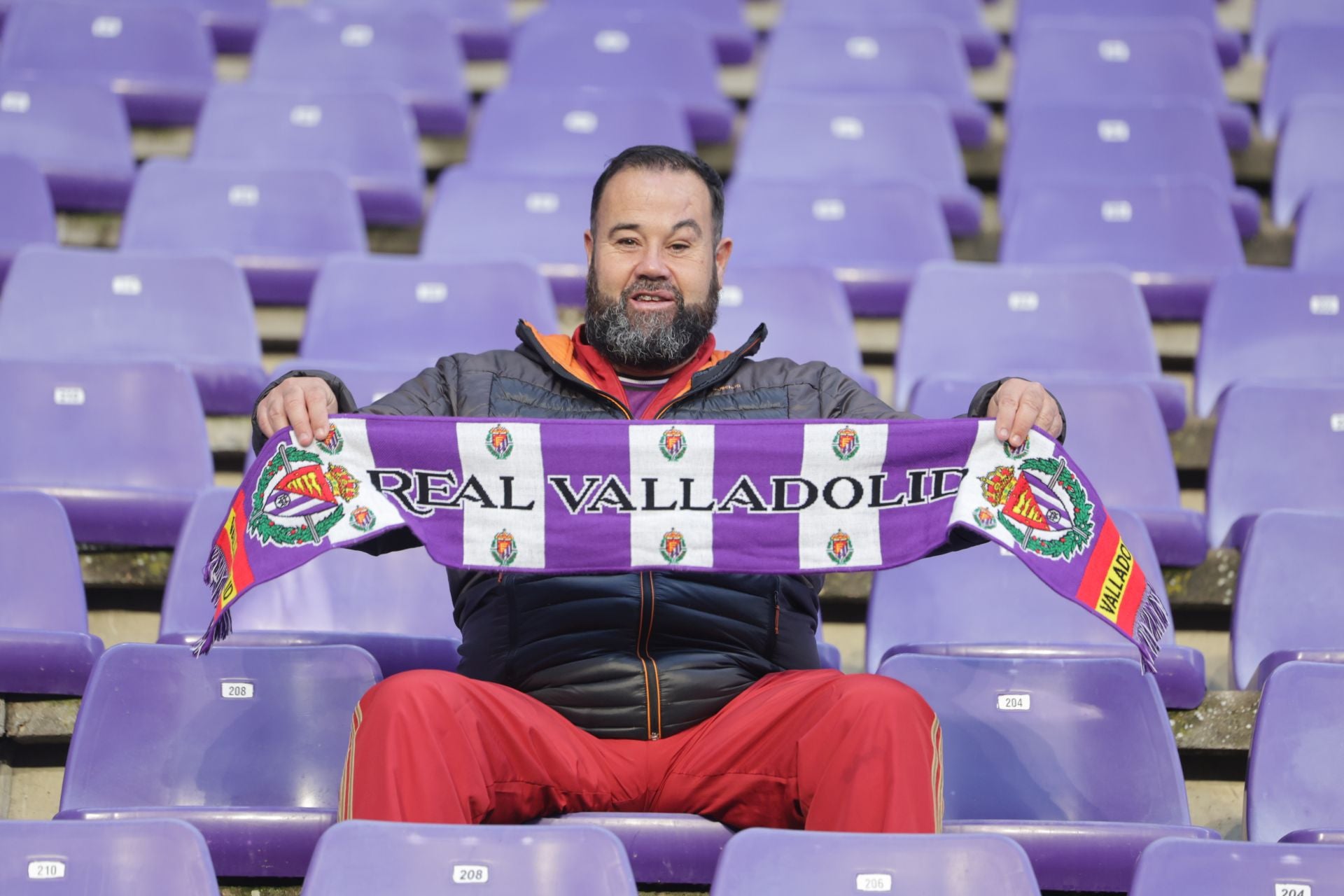 Búscate en la grada del estadio José Zorrilla (2/4)