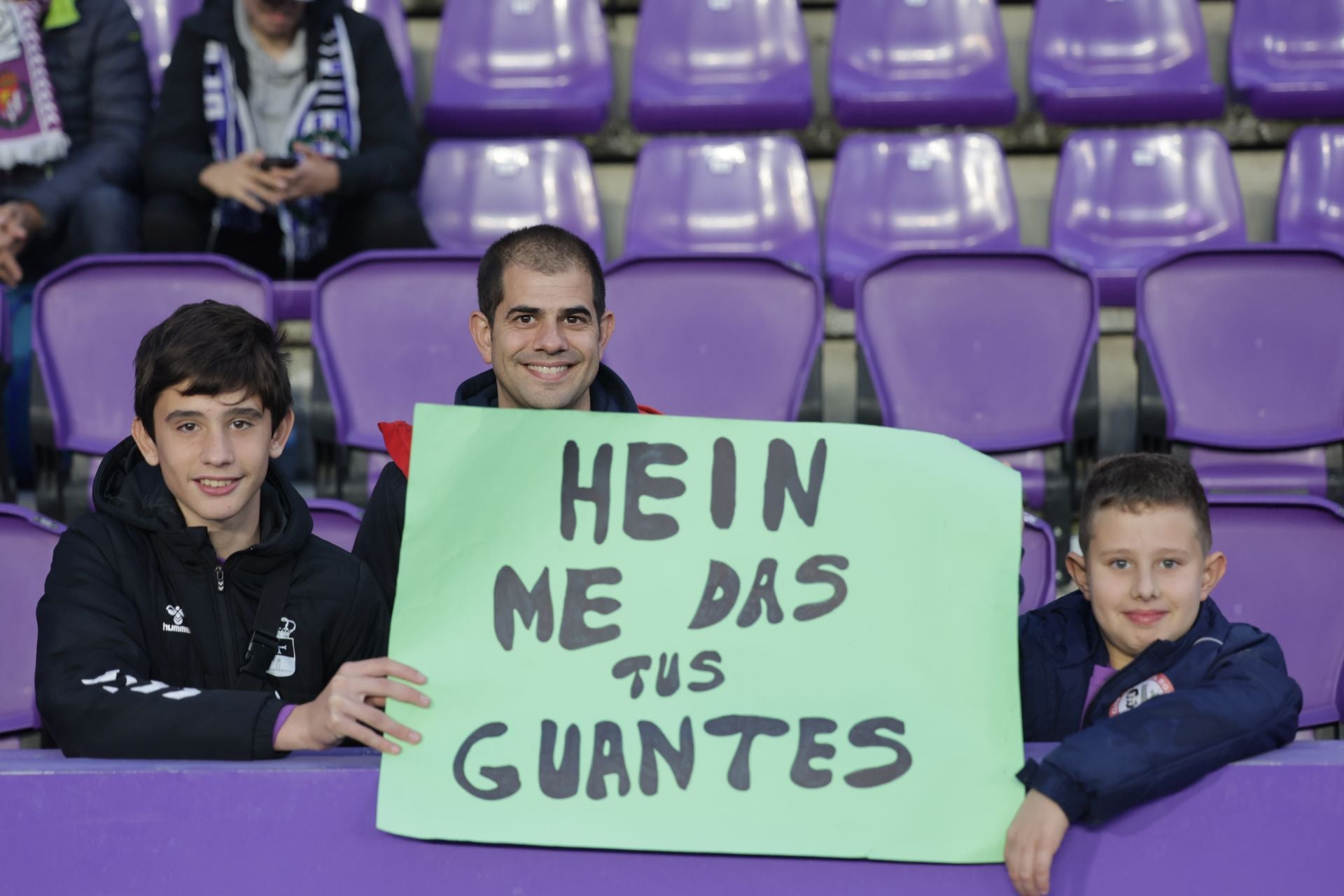 Búscate en la grada del estadio José Zorrilla (2/4)