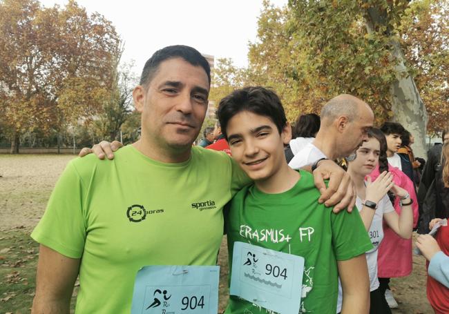 Bruno Peña y su padre Eduardo antes de dar comienzo la carrera