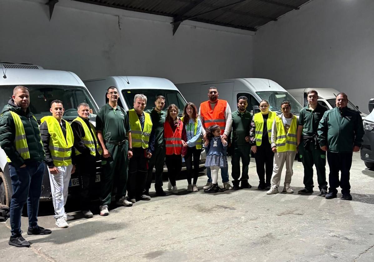 Trabajadores y empleados de Pucela Express en su nave de Zaratán