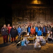 Un mordisco de solidaridad bajo el Arco de Ladrillo