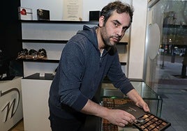 Diego Niño, en la pastelería de la avenida Manuel Rivera.